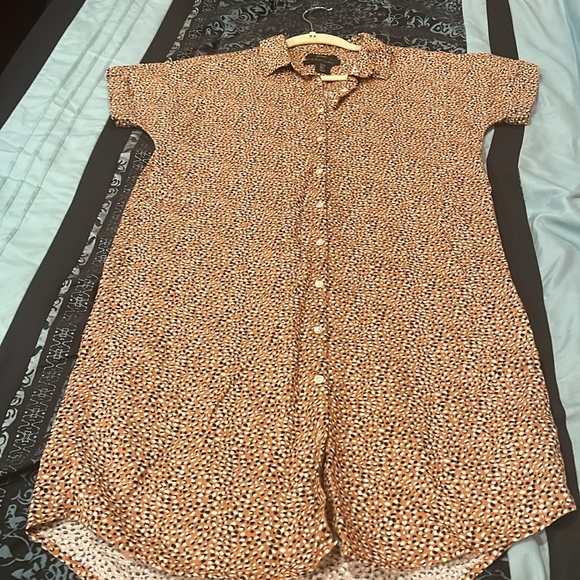 TAHARI Women’s Rust and White Patterned Linen Shirt, size small - Picture 2 of 9
